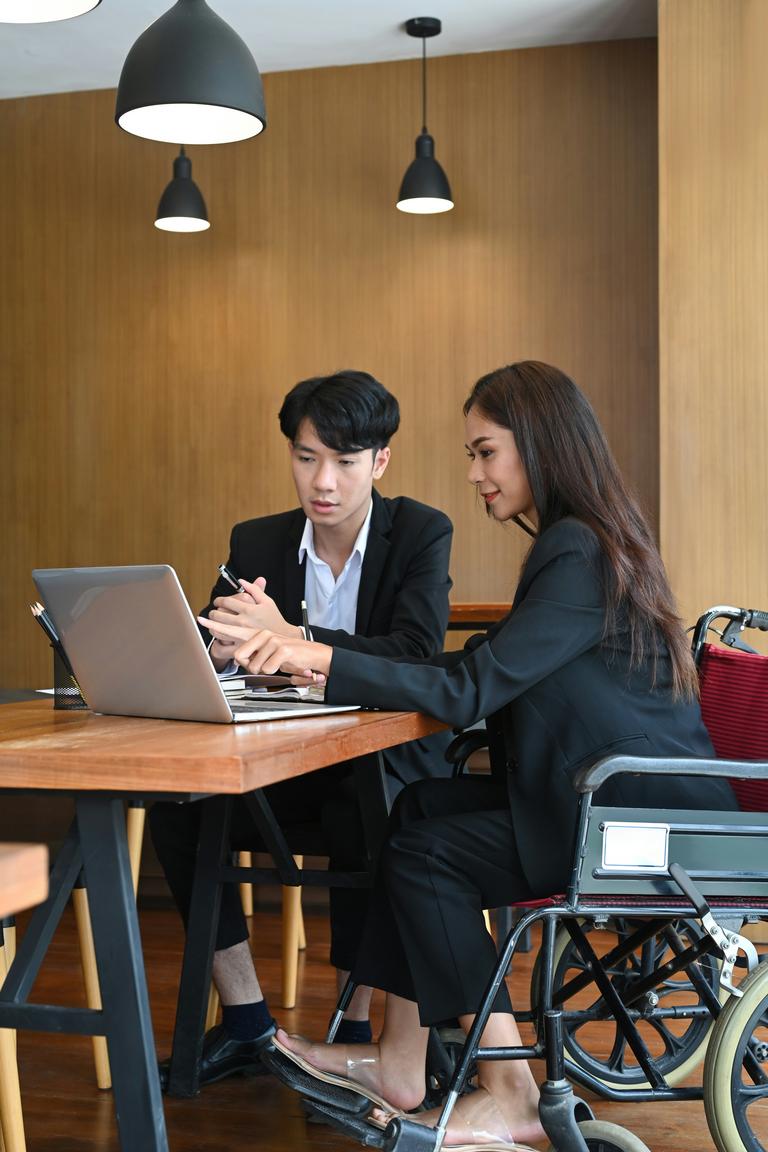 Two coworkers having a meeting.